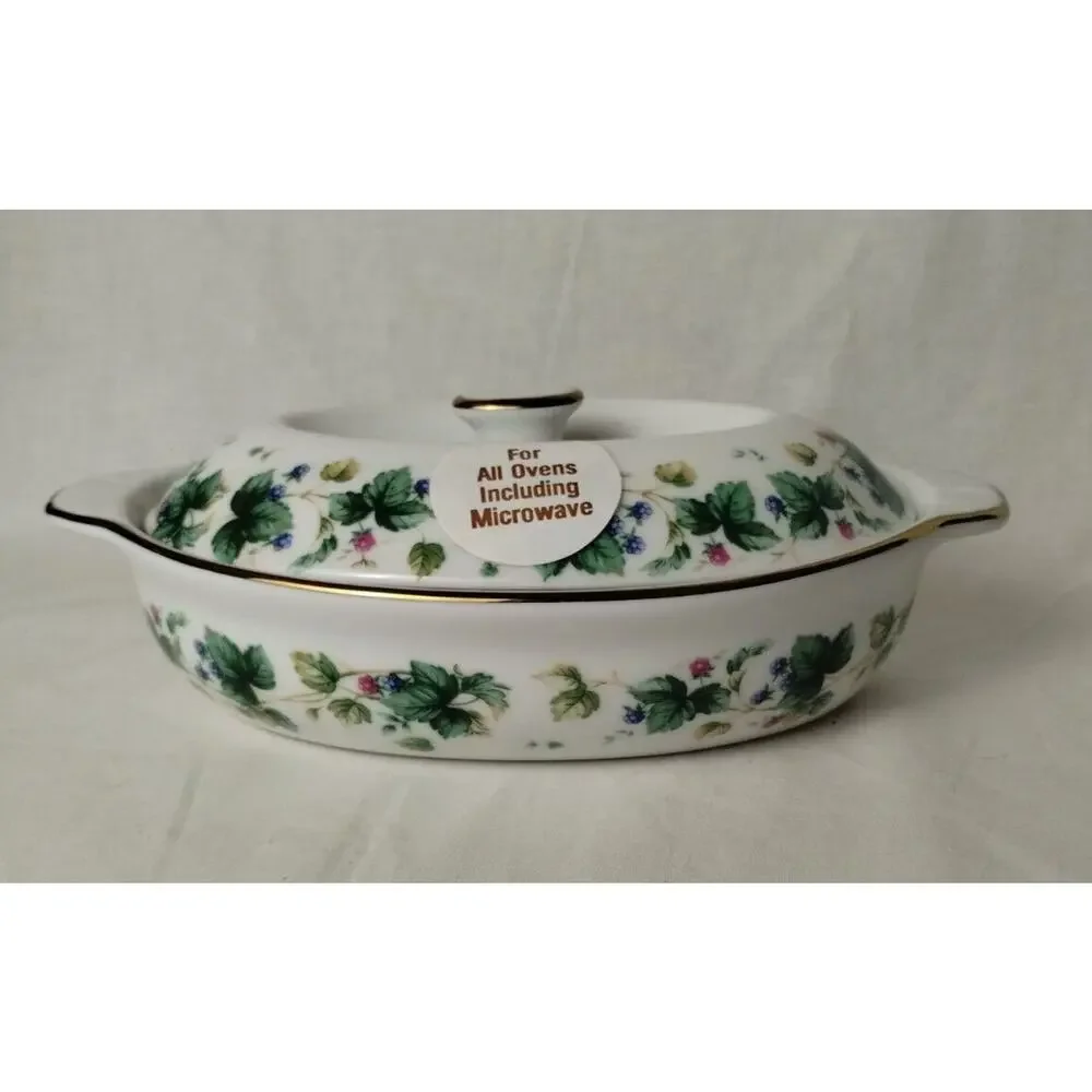 Andrea by Sadek Casserole Dish with Lid - Green Ivy Berries Gold Trim - Vineyard